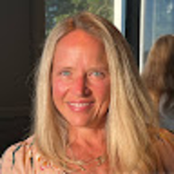 Meet your Posher, Jennifer - Picture 1 of 1